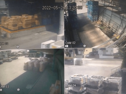 搬入出口の監視カメラ